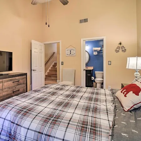 Sunny Sapphire Townhome With Resort Amenities!